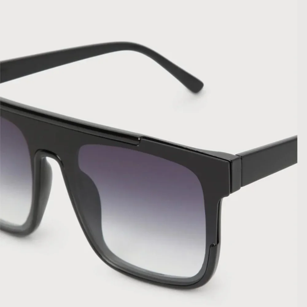 NWT Lulu's Standard Black Shield Sunglasses - Picture 4 of 4